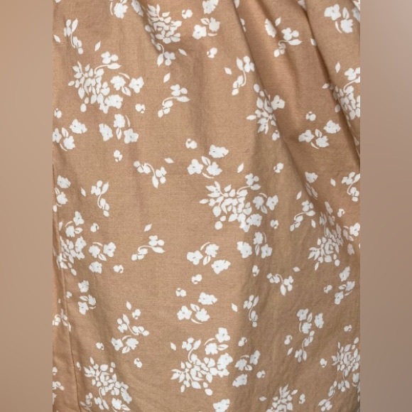 LANE BRYANT Tan Beige & White Floral Short-Puff Sleeve Split-Neck Top Blouse, 18 - Picture 13 of 14